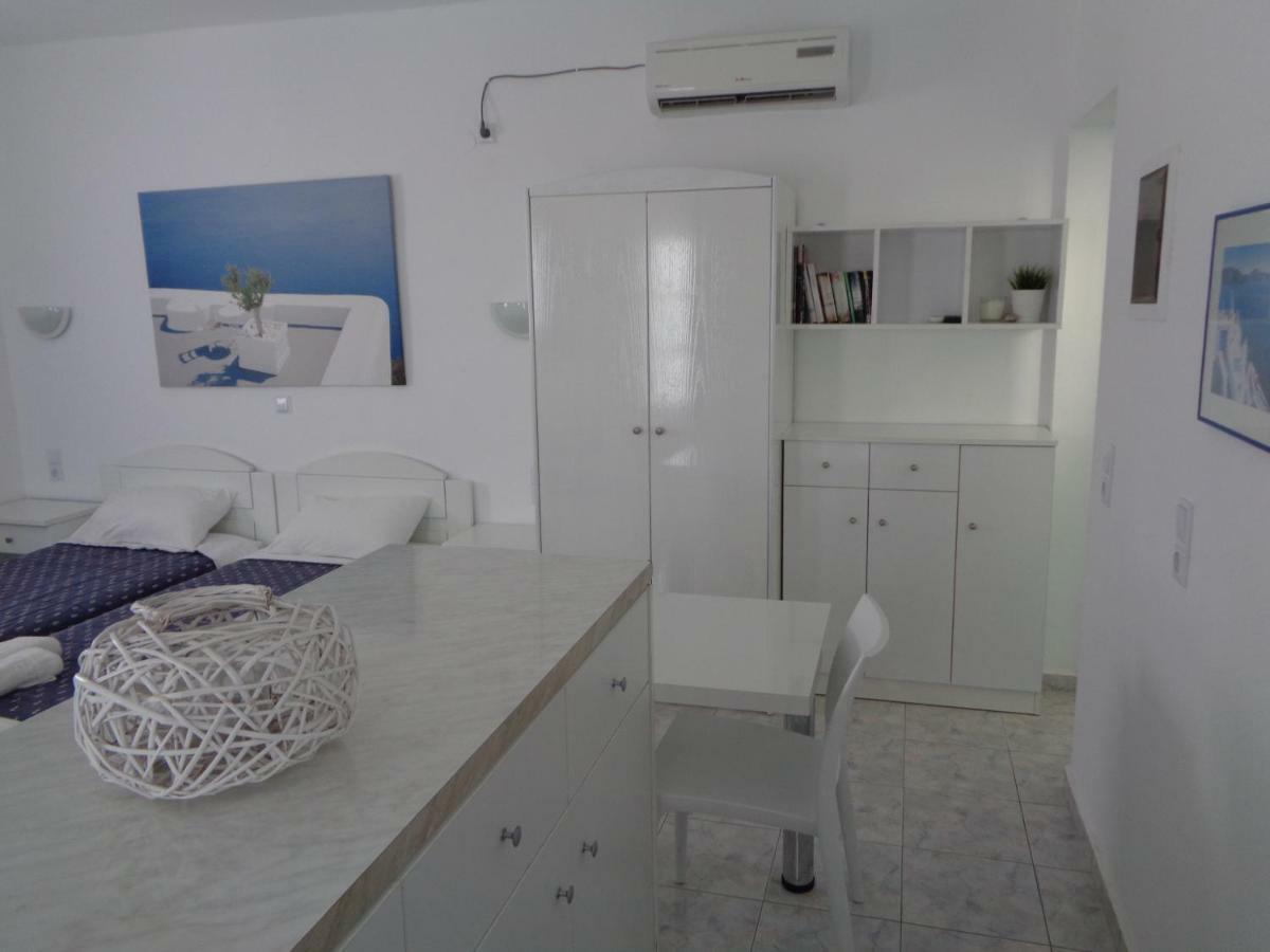 Blue And White Studios & Apartments Lefkos  Exterior photo
