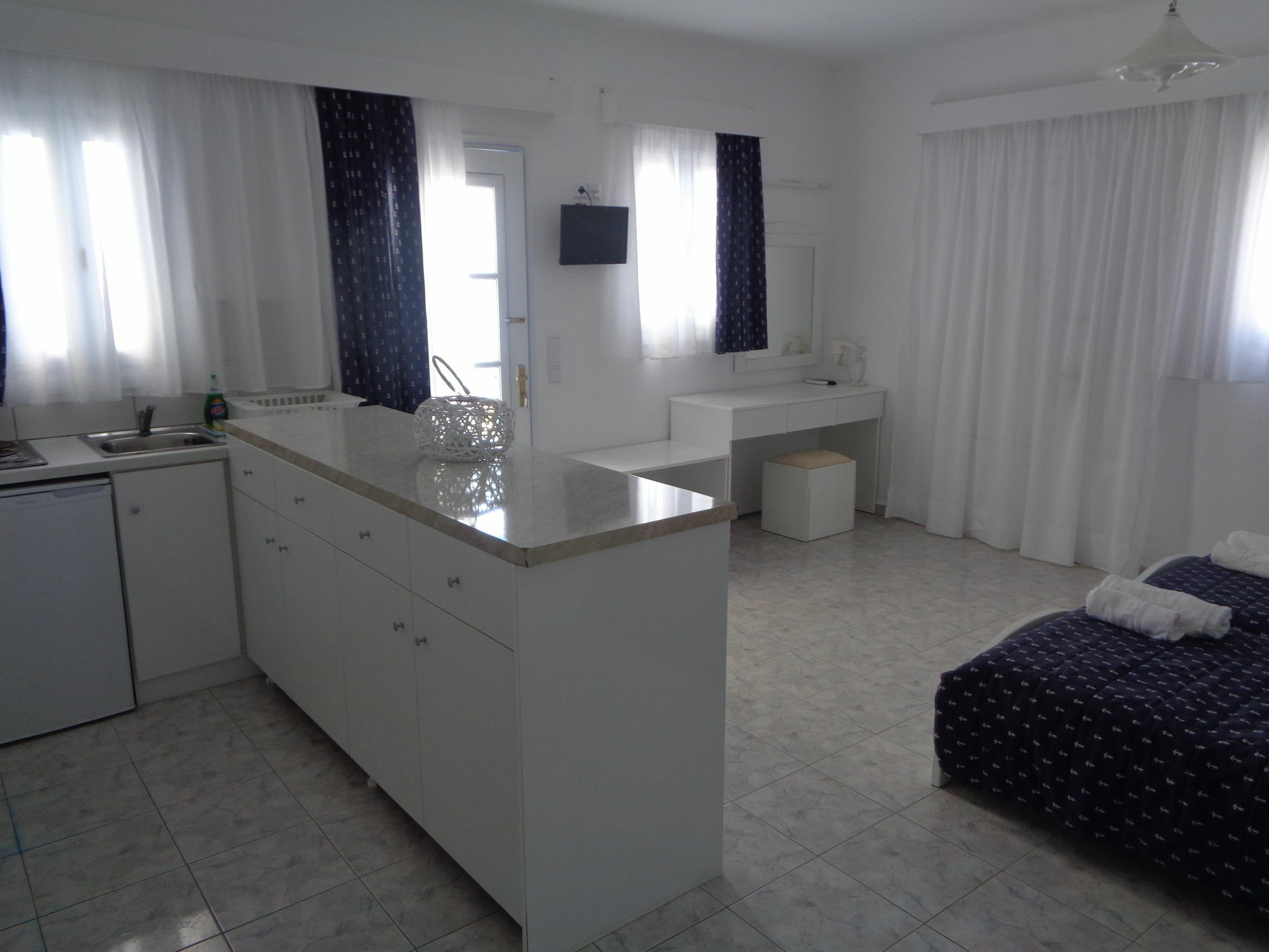 Blue And White Studios & Apartments Lefkos  Exterior photo