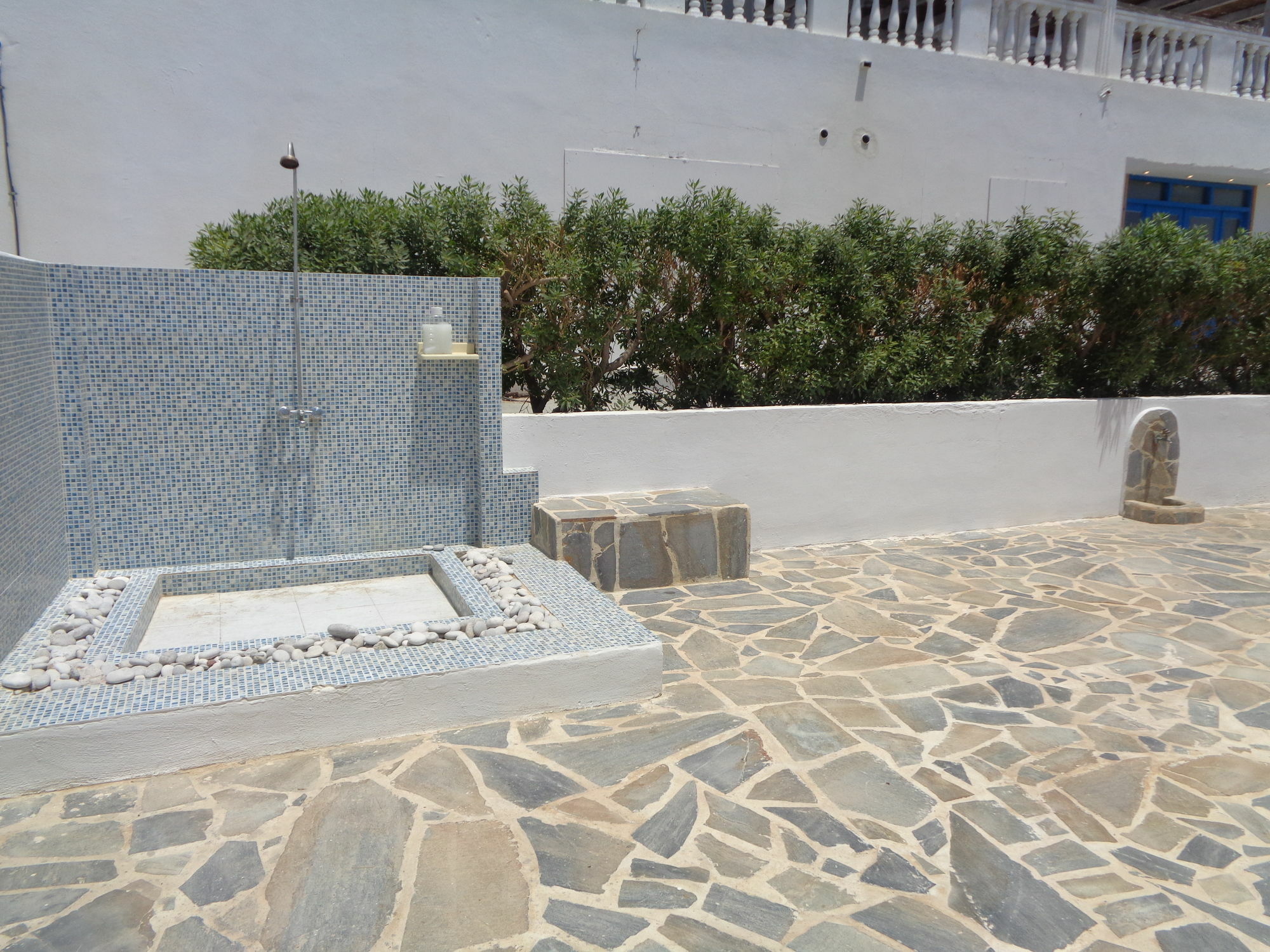 Blue And White Studios & Apartments Lefkos  Exterior photo